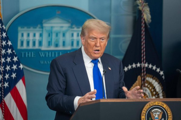 啥叫股票配资呢 再提让鲍威尔下台　特朗普开始“翻旧账”